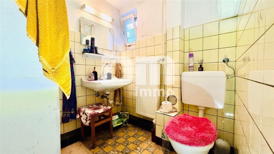 Schönes Einfamilienhaus mit Garage und Terrasse / Ständerbauweise in hervorragender Lage - KG WC